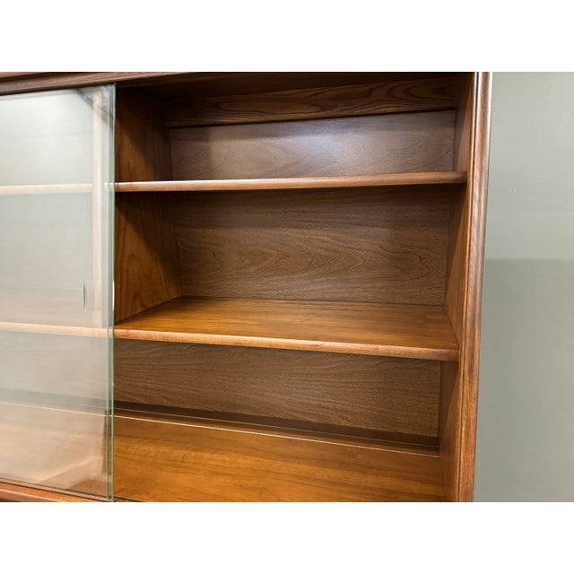 Mid 20th Century Walnut Credenza Hutch by Stanley For Sale - Image 9 of 11