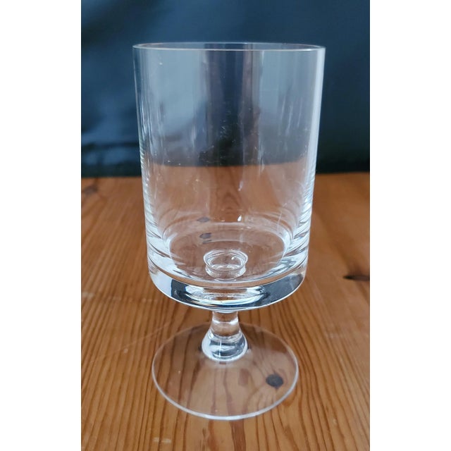 The design is so classic it is at home in any setting, antique thru contemporary