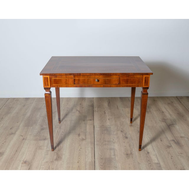 A very elegant walnut table/desk with a central drawer For Sale - Image 4 of 11