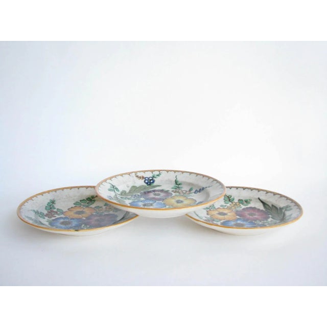 Traditional 1950s Pzh Areo Gouda Holland Hand-Painted Decorative Pottery Bowls - Set of 3 For Sale - Image 3 of 13