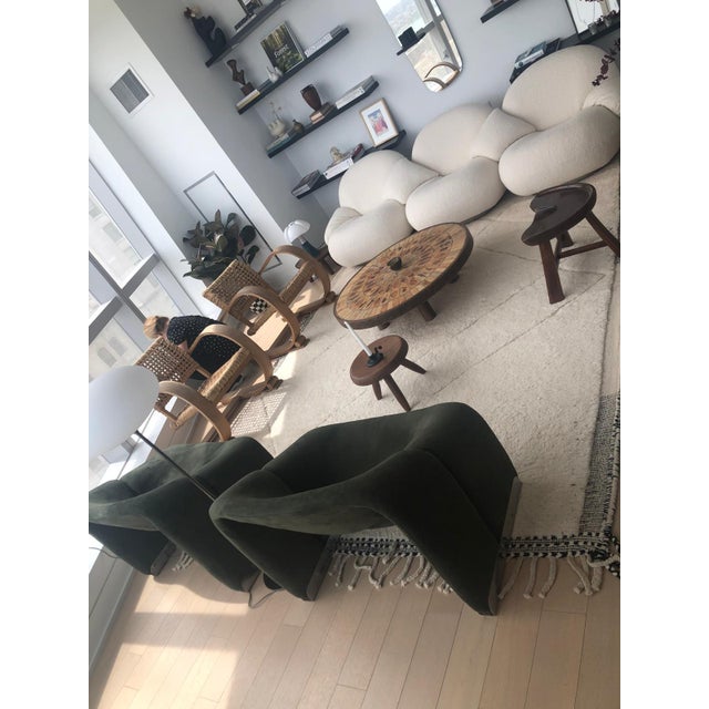 Mid-Century Modern Gubi Pacha 3-Seater Sofa With Armrests in Karakorum Ivory Bouclé by Pierre Paulin For Sale - Image 3 of 4