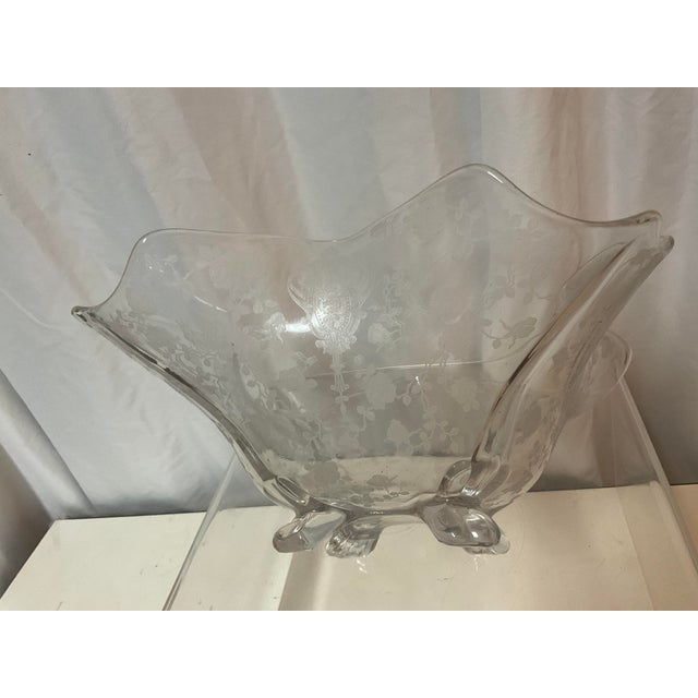 Early 20th Century Traditional Cambridge Ruffeled Rosepoint Footed Crystal Bowl For Sale - Image 4 of 4
