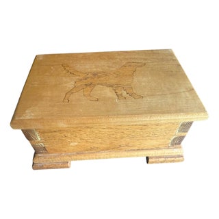 Vintage Handmade Oak Box With Inlaid Dog Design Lidded Dovetail For Sale