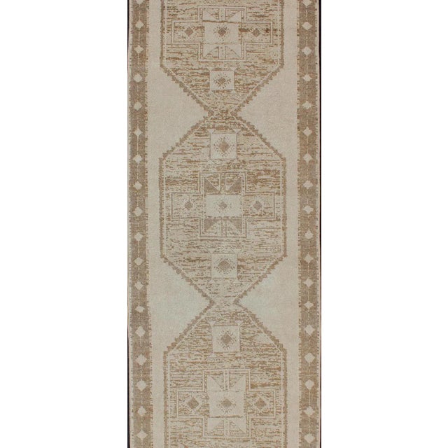 Vintage Turkish Oushak Wide Runner With Three Geometric Medallions in Neutral Colors For Sale - Image 4 of 13