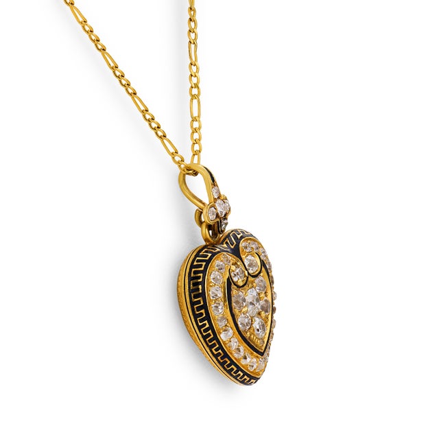 Victorian 1900-1909 Victorian Old Mine Cut Diamond 18k Yellow Gold Enamel Heart Locket Pendant For Sale - Image 3 of 6
