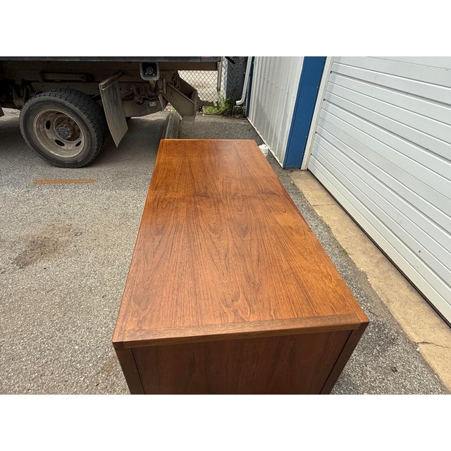 Founders Furniture Company Vintage Mid-Century Modern Jack Cartwright Walnut Desk by Founders For Sale - Image 4 of 12