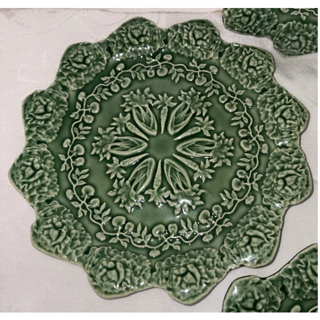 Mid-Century Modern Vintage Bordallo Pinheiro Green Rabbit Accent Scalloped Majolica Salad Plates -Set of 4 For Sale - Image 3 of 4