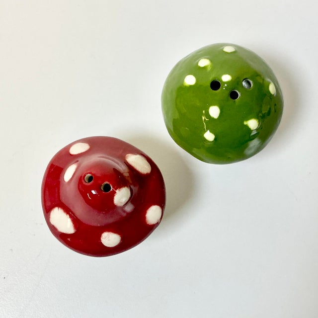 1940s Vintage Boho Chic Hollywood Regency Mushroom Salt & Pepper Shakers - A Pair. For Sale - Image 10 of 10