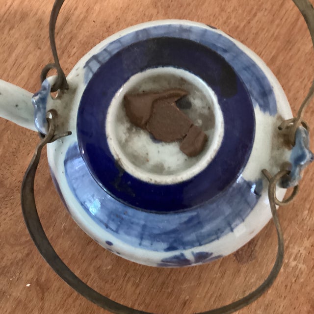 Chinese Antique Chinese Blue & White Porcelain Glazed Teapot W/Wire Bail Handles Surguch Stamp Wood Base For Sale - Image 3 of 12