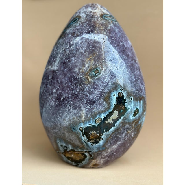 15th Century & Earlier Museam Grade Egg-Shaped Amethyst and Quartz Geode Sculpture From Uruguay For Sale - Image 5 of 8