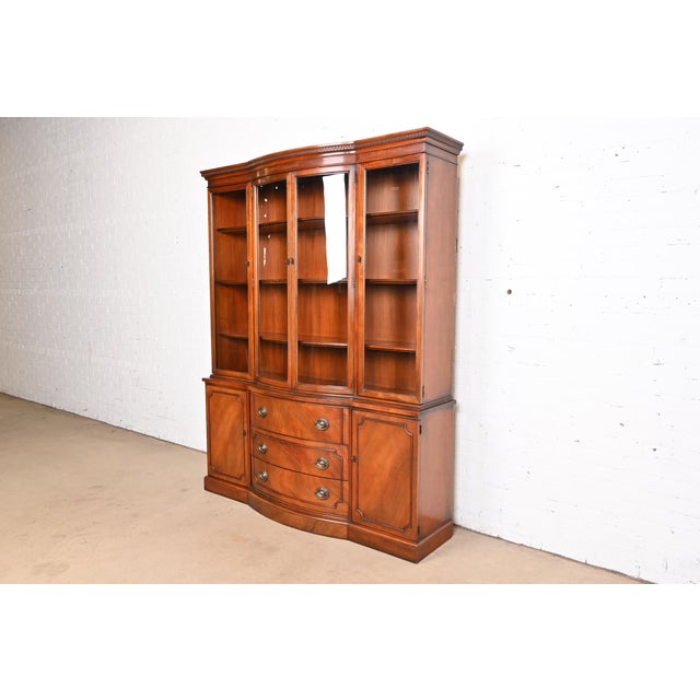 English Drexel Georgian Carved Mahogany Breakfront Bookcase Cabinet, 1950s For Sale - Image 3 of 12