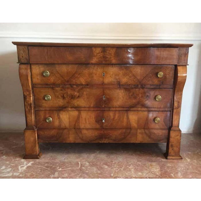 Beautiful commode dresser with a splendid flamed walnut on the front, gorgeous warm waxed patina.