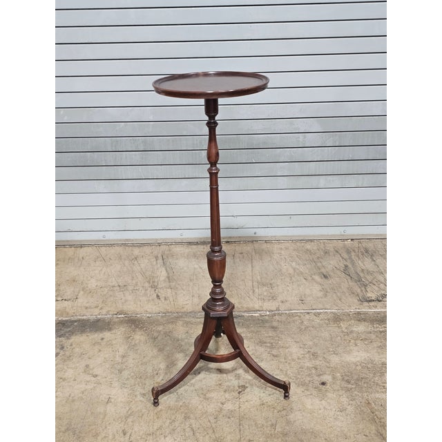 Store Item: Kittinger Williamsburg Style Mahogany Plant Stand Candlestand Description: Plant Stand features a rounded top...