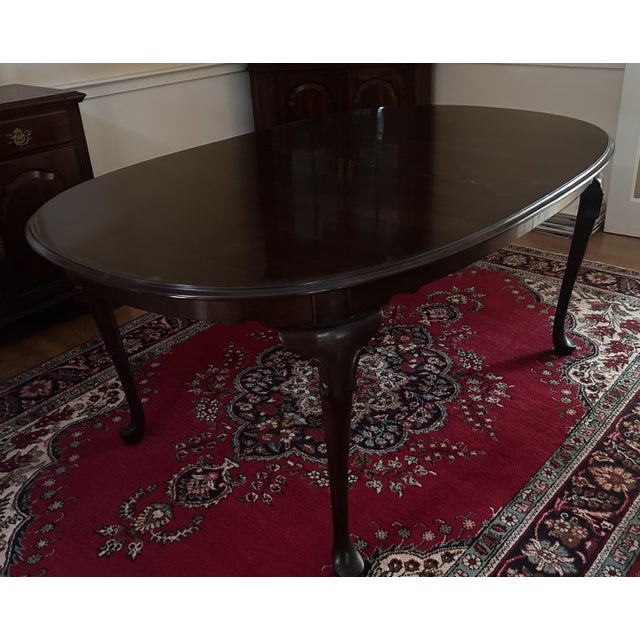Queen Anne Vintage Ethan Allen Queen Anne Cherry Dining Set – Table, 6 Chairs, 2 Leaves & Custom Pads For Sale - Image 3 of 10