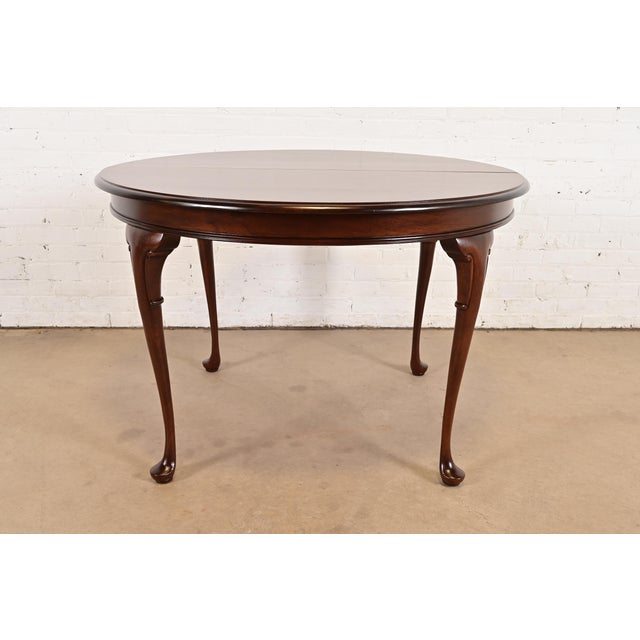 Henredon Queen Anne Mahogany Extension Dining Table, Newly Refinished For Sale - Image 11 of 12