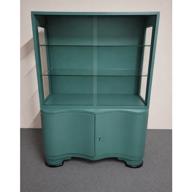 Vintage Art Deco Display Case, 1950s, in Flawless conditions. Designed 1950 to 1959