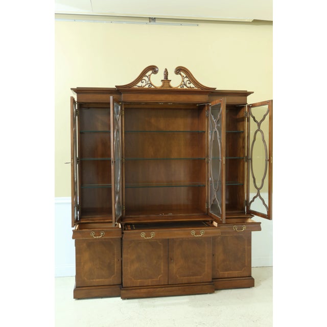1980s Karges Georgian Mahogany Breakfront W. Convex Glass For Sale - Image 5 of 13
