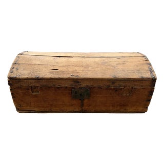 Early American Humpback Stagecoach Travel Trunk c.1850-1880 For Sale