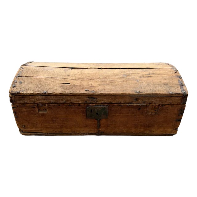 Early American Humpback Stagecoach Travel Trunk c.1850-1880 For Sale