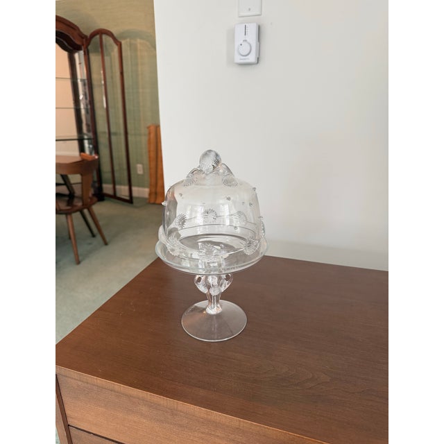 English Discontinued Juliska “Ursula” Bohemian Glass Cake Stand With Dome, Signed (~7.5”) For Sale - Image 3 of 4