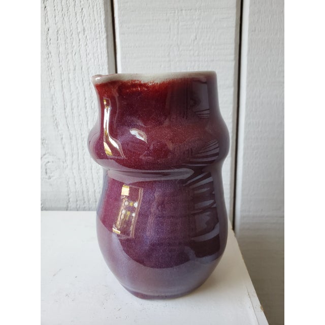 This 1960s clay vase cleverly disguises its heart-shaped opening and cheeky backside. Glazed in gorgeous plum, indigo and...