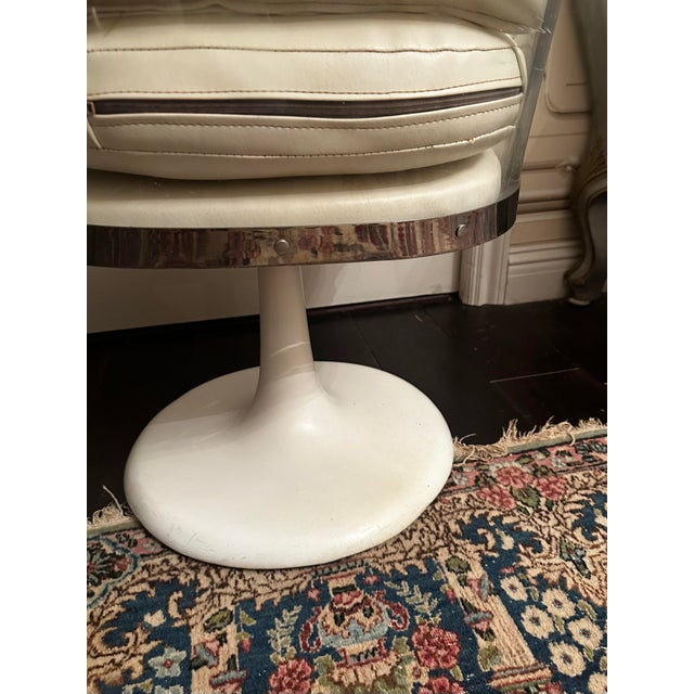 Lucite Space Age Swivel Chair After Laverne For Sale - Image 4 of 12