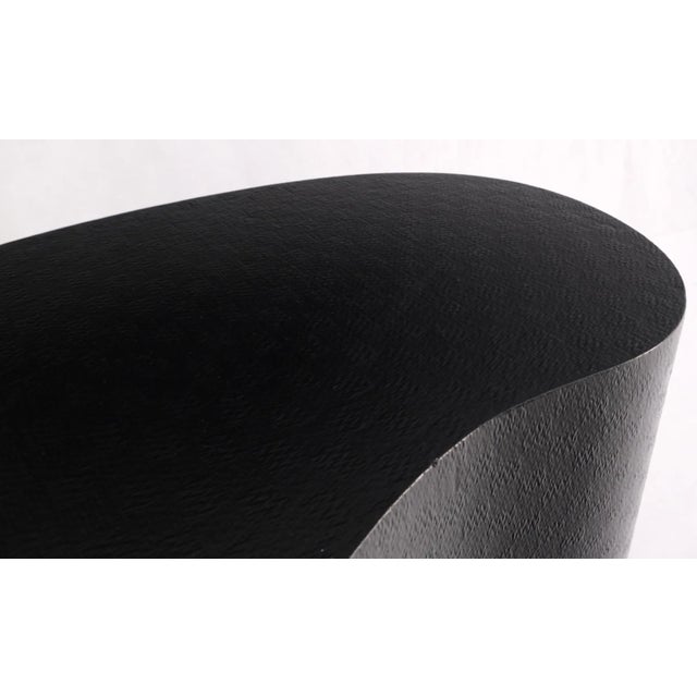 Mid-Century Modern Kidney Shape Black Lacquer Raffia Cloth Wrapped Side End Coffee Table For Sale - Image 3 of 12
