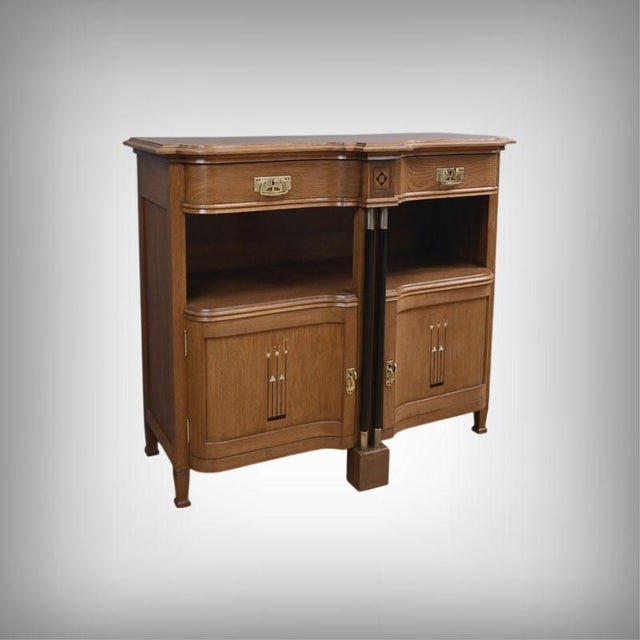 Vintage Art Deco Oak Buffet, 1930, in Restored conditions. Designed 1920 to 1949