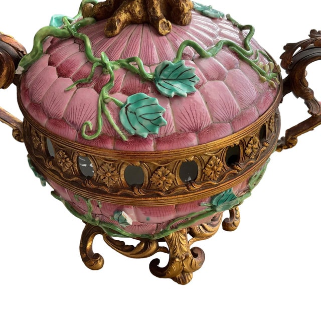 Metal 19th Century French Gilt-Bronze-Mounted Samson Porcelain Pot-Pourri Vase Att. To l'Escalier De Cristal, France For Sale - Image 7 of 10