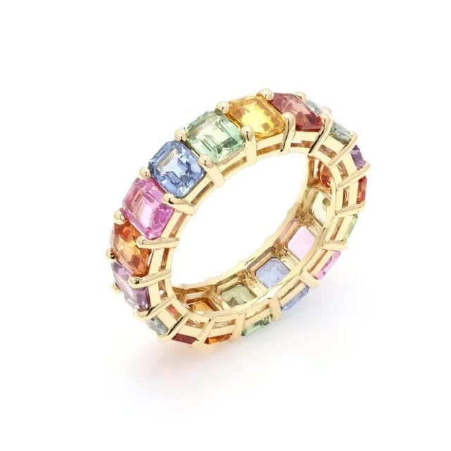 8.31 Ct Cushion Cut Multi Sapphire 18k Gold Eternity Band Ring 7 For Sale - Image 9 of 14