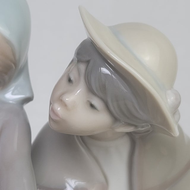 Vintage Lladro Spain Boy Meets Girl Little Couple Kissing Porcelain Figurine For Sale - Image 13 of 18