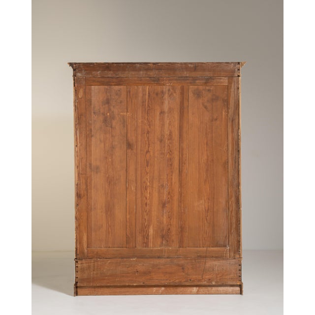 French White Patinated Vitrine France Early 20th Century For Sale - Image 15 of 15