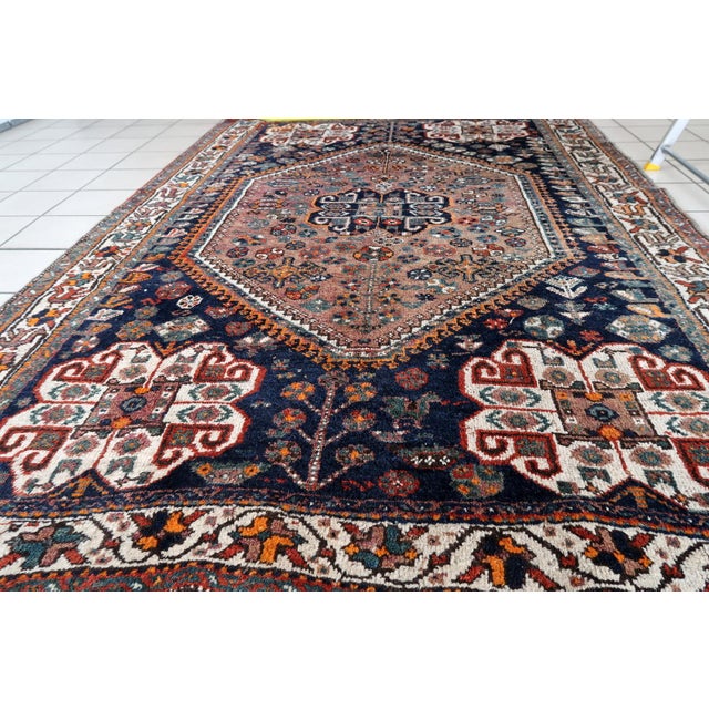 1940s, Handmade Vintage Persian Shiraz Rug 4.8' X 6.8' For Sale In New York - Image 6 of 10