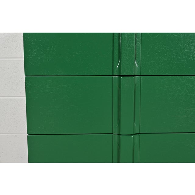 Donald Deskey Style Art Deco Green Lacquered Six-Drawer Double Dresser, Newly Refinished For Sale - Image 9 of 14