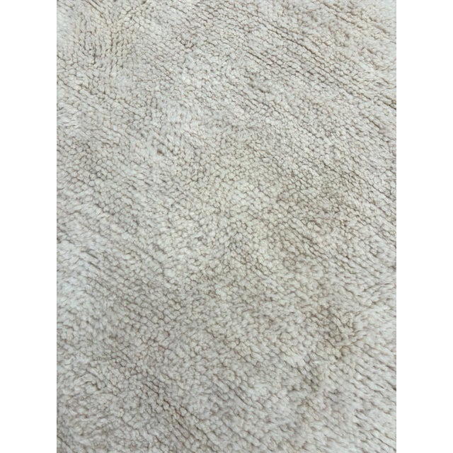 Contemporary Moroccan White Wool Rug For Sale - Image 6 of 8