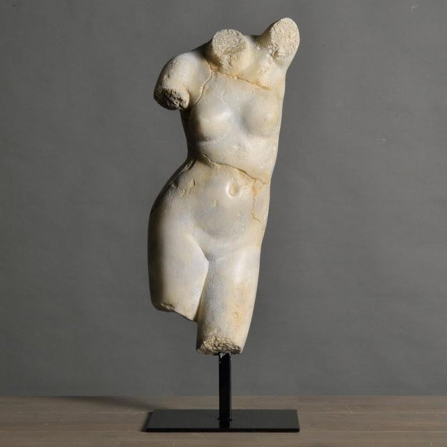Unknown, Sculpture of Venus, Resin and Metal Base For Sale - Image 3 of 5