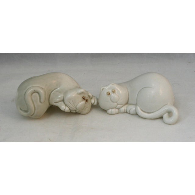 Ceramic 1970s Fitz & Floyd Cat Nap Nesting Ceramic White and Beige Salt & Pepper Shakers For Sale - Image 7 of 10