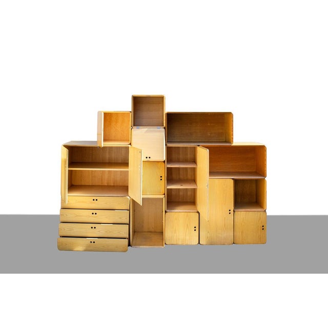 Modular beech furniture. Samara series Designer Derk Jan de Vries Manufacturer Maisa 1977 Measures cubes 38x38x38 cm...