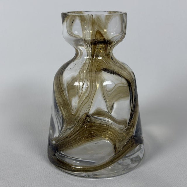 An imposing crystal vase from the German manufacturer Spiegelau, characterized by a sculptural design and remarkable...