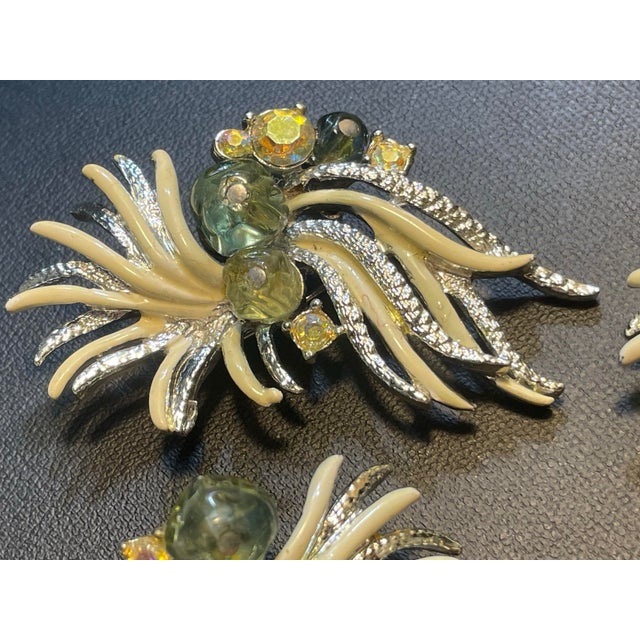 Mid-Century Modern MCM Jewelry Coro Style Brooch and Earrings Set Off-White Enamel Tendrils Interleaved With Textured Silver-Tone Strands., 3 Pieces For Sale - Image 3 of 6