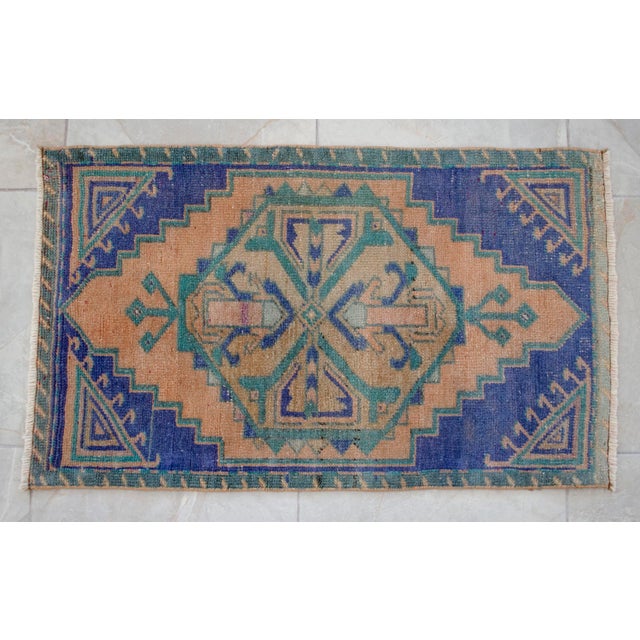 1970s Hand Knotted Small Oushak Rug Mini Rug Mat - 1'9" X 2'11" For Sale - Image 14 of 14