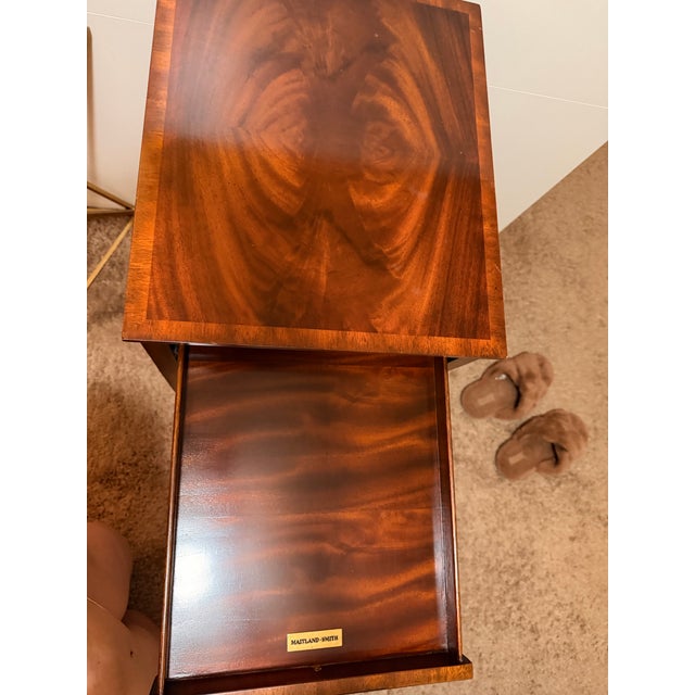 English Late 20th Century Maitland-Smith Figured Wood Chairside End Table With Pull-Out Tray For Sale - Image 3 of 12