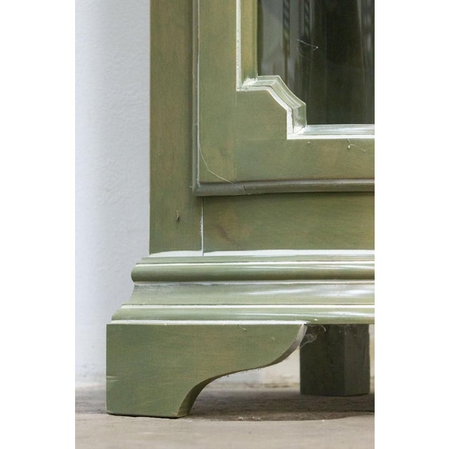 Selva Corner Display Cabinet in Lacquered Green For Sale - Image 6 of 14