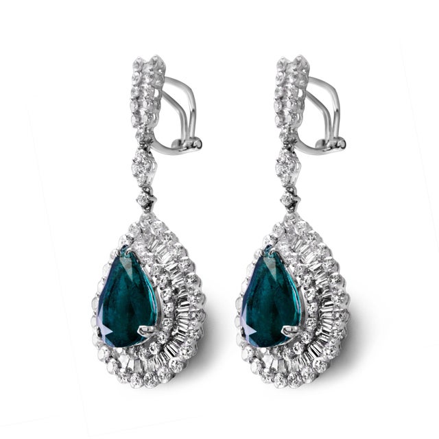 Contemporary 10.08ct Pear Emerald & Diamond Drop Necklace 18-Karat White Gold, Pair For Sale - Image 3 of 3