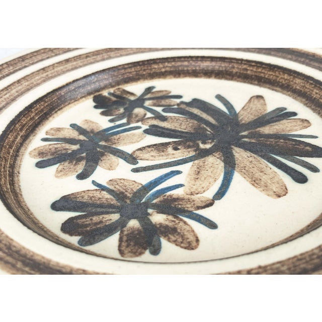 Beige Mid-Century Modern Danish Studio Pottery Wall Plate with Flower Design from Mit Stoneware, 1960s For Sale - Image 8 of 13
