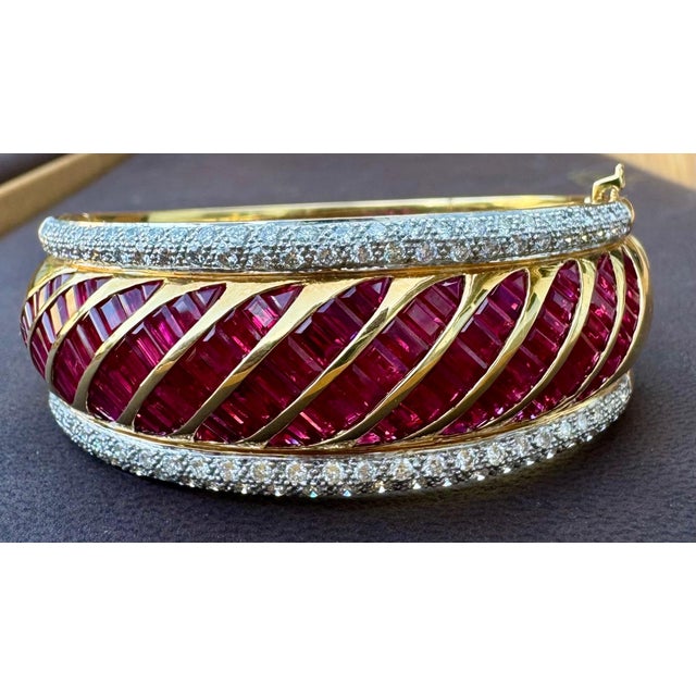 1960 Vintage 16 Ct Burma Ruby & 6 Ct Diamonds 18 Kt Yellow Gold 109 Grams Bangle For Sale - Image 12 of 18