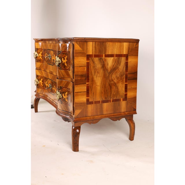 Wood Baroque Chest of Drawers in Walnut, 1770 For Sale - Image 7 of 11