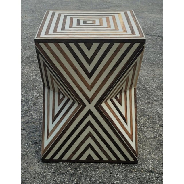2020s Contemporary Traditional Moroccan Resin and Walnut Wood Stool / Beige Hourglass Silhouette For Sale - Image 5 of 7