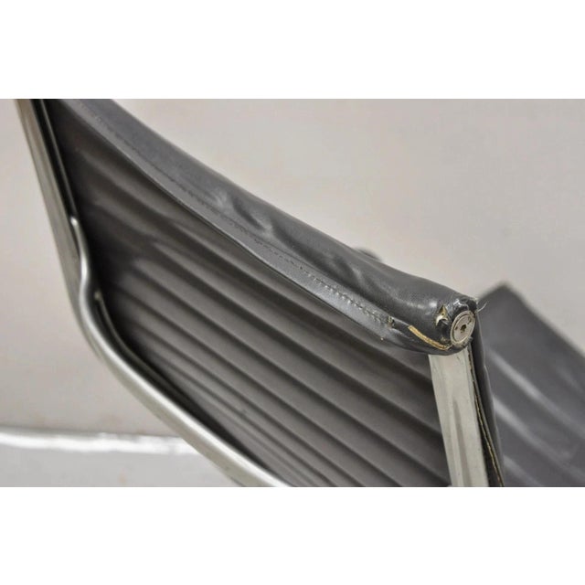 Metal Vintage Herman Miller Charles and Ray Eames Design Swivel Aluminum Group Chair For Sale - Image 7 of 11