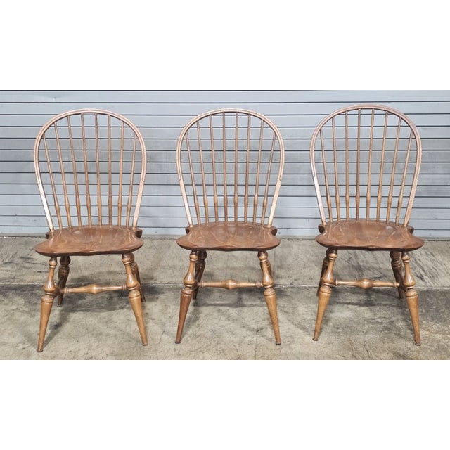 Wood Mid 20th Century Set of 6 e.r. Buck Solid Maple Bow Back Side Windsor Chairs Made Massachussett For Sale - Image 7 of 12